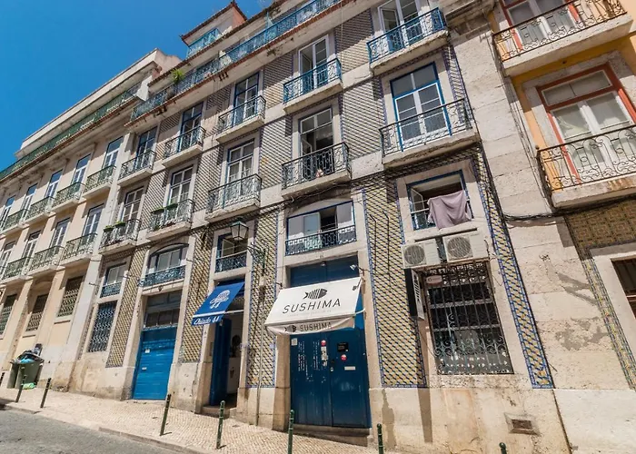 Chiado 44 4* ליסבון